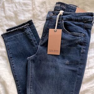 ZARA Basic Z1975 Denim Jeans. US Size 4. Mid rise Cropped